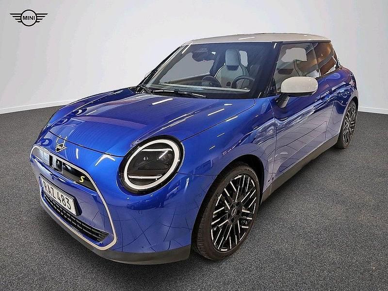 Blå Begagnad 2023 Mini Cooper SE Halvkombi | 439 900 kr - Bild 1/4