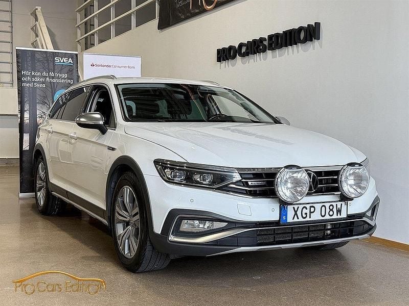 Vit Begagnad 2020 VW Passat Alltrack Kombi | 259 900 kr (Lite dyr) - Bild 1/4