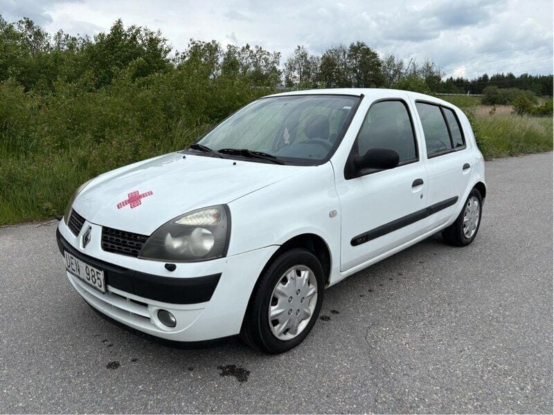 Vit Begagnad 2004 Renault Clio II Expression Halvkombi | 12 900 kr (Bra pris) - Bild 1/4