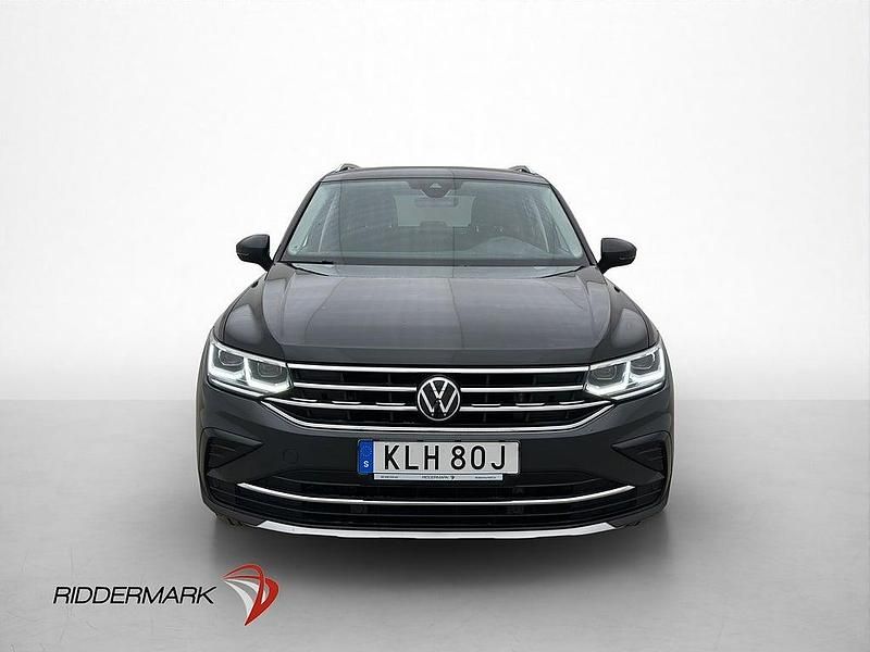 Begagnad VW Tiguan Elegance 245 HK (180 kW) 2023 Grå SUV