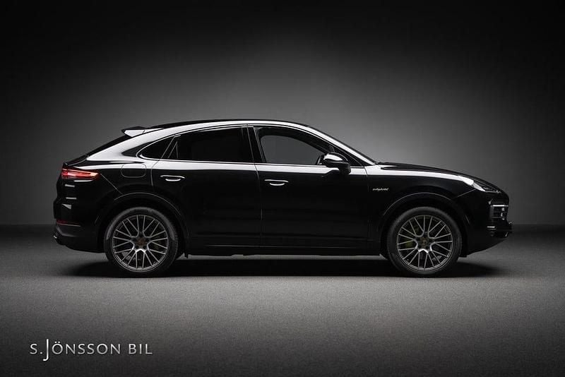 Begagnad Porsche Cayenne Platinum Edition 462 HK (339 kW) 2023 Chromite black metallic SUV