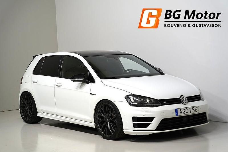 Vit Begagnad 2013 VW Golf VII R Halvkombi | 184 900 kr (Marknadspris) - Bild 1/4