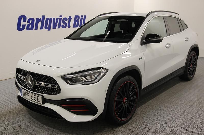 Vit metallic Begagnad 2021 Mercedes GLA250 SUV | 359 000 kr - Bild 1/4