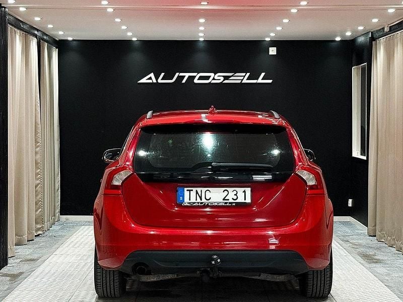 Begagnad Volvo V60 Momentum 116 HK (85 kW) 2011 Röd Kombi