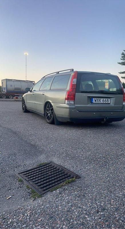 Grön Begagnad 2006 Volvo V70 Kombi | 25 000 kr (Marknadspris) - Bild 1/2
