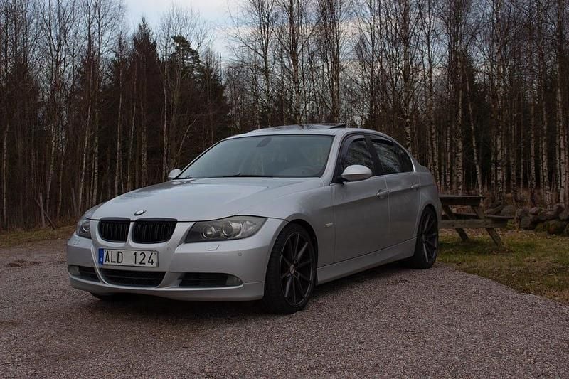 Begagnad BMW 325 218 HK (160 kW) 2005 Sedan