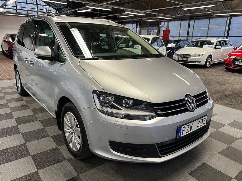 Silver (silvermetallic) Begagnad 2013 VW Sharan Minibuss | 134 500 kr (Lite dyr) - Bild 1/4