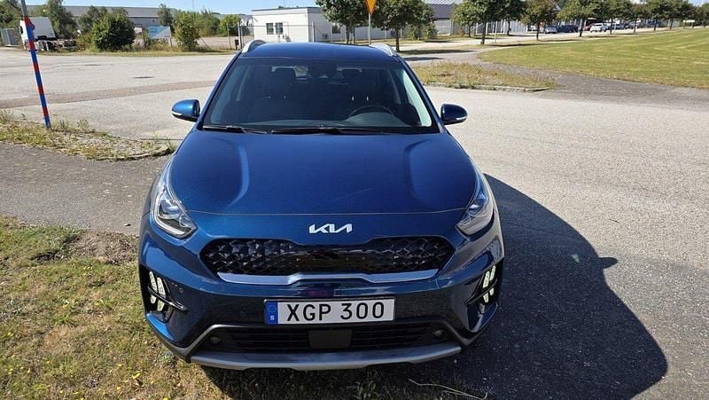 Blå Begagnad 2022 Kia Niro 2 SUV | 229 000 kr (Superpris) - Bild 1/4