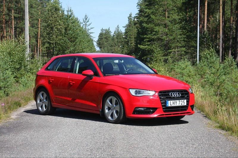 Röd Begagnad 2014 Audi A3 Sportback Ambition Halvkombi | 101 000 kr (Bra pris) - Bild 1/1