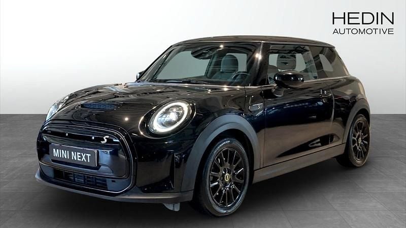Svart (black) Begagnad 2022 Mini Cooper SE Halvkombi | 208 700 kr (Bra pris) - Bild 1/4