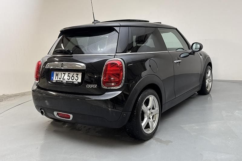 Begagnad Mini Cooper 136 HK (100 kW) 2019 Svart Halvkombi