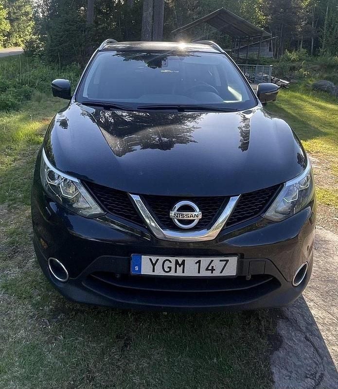 Svart Begagnad 2016 Nissan Qashqai SUV | 150 000 kr (Marknadspris) - Bild 1/4