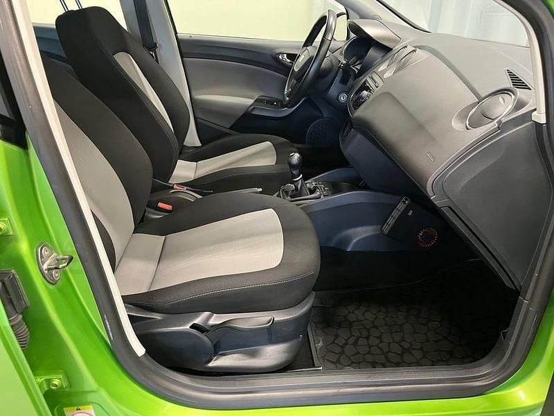 Begagnad Seat Ibiza Style 105 HK (77 kW) 2013 Grönmetallic