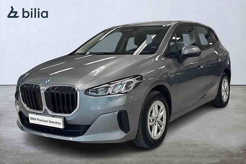 Grå Begagnad 2023 BMW 225 Active Tourer Minibuss | 327 900 kr - Bild 1/1