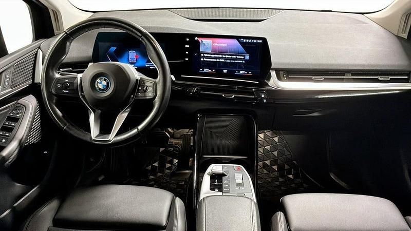 Begagnad BMW 225 Active Tourer Luxury Line 245 HK (180 kW) 2023 Grå Minibuss
