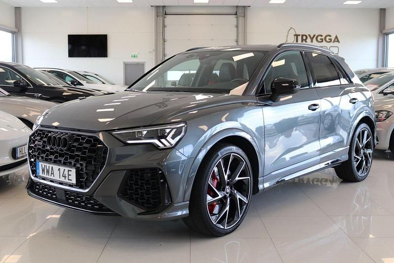 Grå Begagnad 2022 Audi RS Q3 Sport SUV | 669 000 kr - Bild 1/4