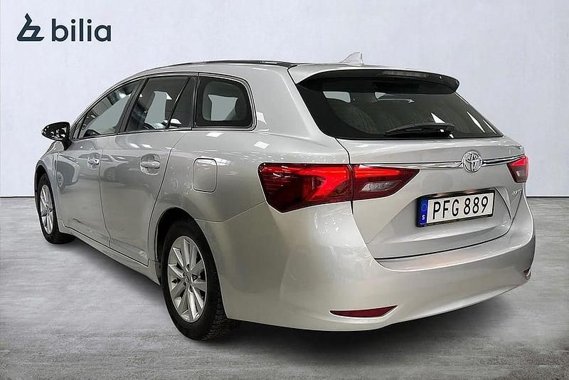 Begagnad Toyota Avensis Active 148 HK (108 kW) 2017 Silver Kombi