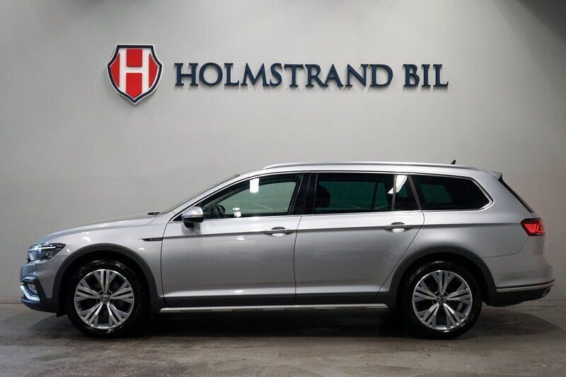 Silver Begagnad 2021 VW Passat Alltrack Executive Kombi | 304 900 kr (Marknadspris) - Bild 1/4