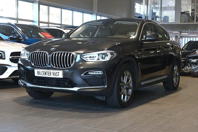 Grå (sophistogrå metallic) Begagnad 2018 BMW X4 xLine SUV | 349 000 kr (Marknadspris) - Bild 1/4