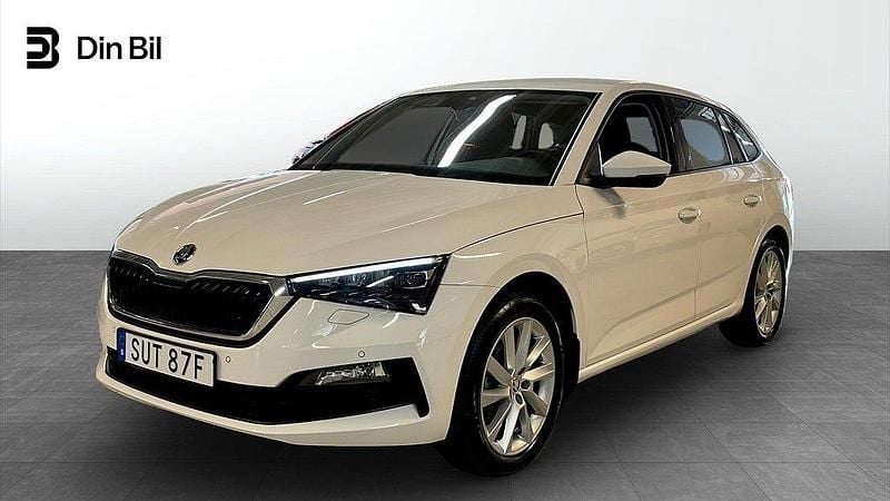 Vit Begagnad 2022 Skoda Scala Halvkombi | 199 900 kr (Marknadspris) - Bild 1/4