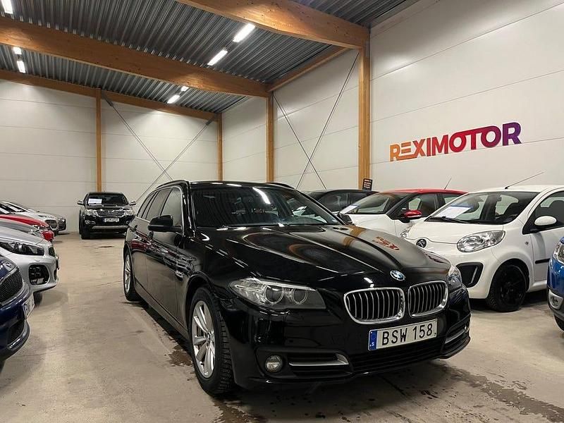 Svart Begagnad 2016 BMW 520 Kombi | 94 900 kr (Marknadspris) - Bild 1/4