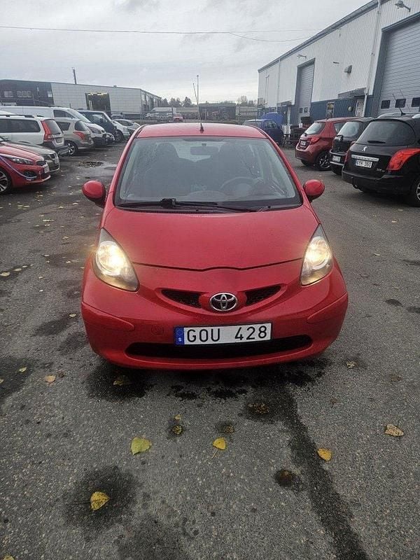 Röd Begagnad 2007 Toyota Aygo Halvkombi | 17 500 kr (Marknadspris) - Bild 1/4