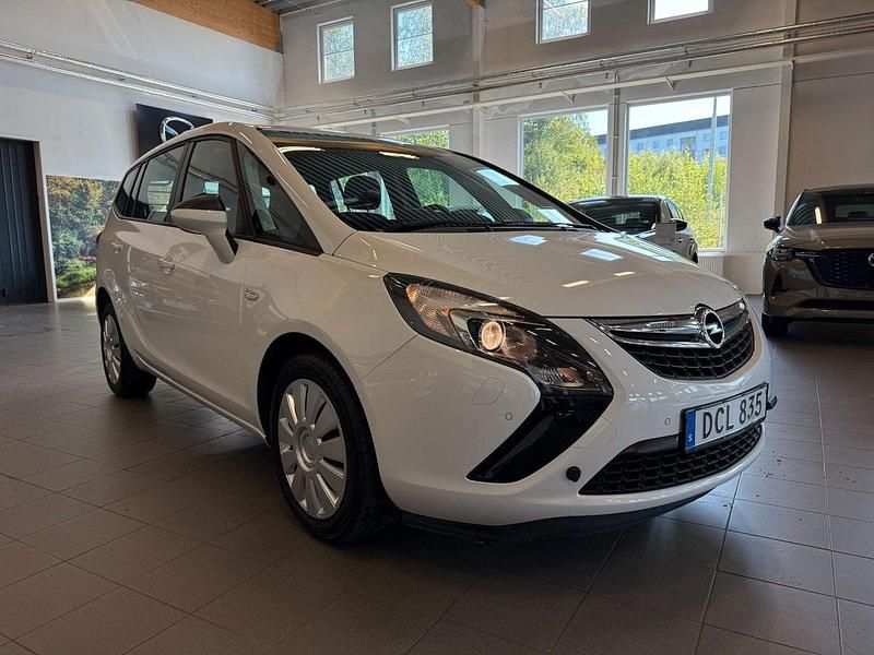Begagnad Opel Zafira Tourer 150 HK (110 kW) 2015 Vit Minibuss