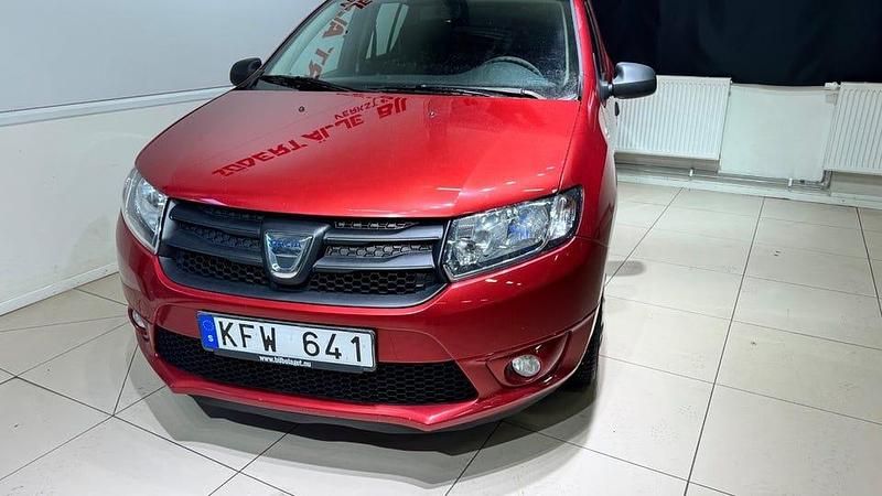 Begagnad Dacia Sandero 90 HK (66 kW) 2013 Röd Halvkombi