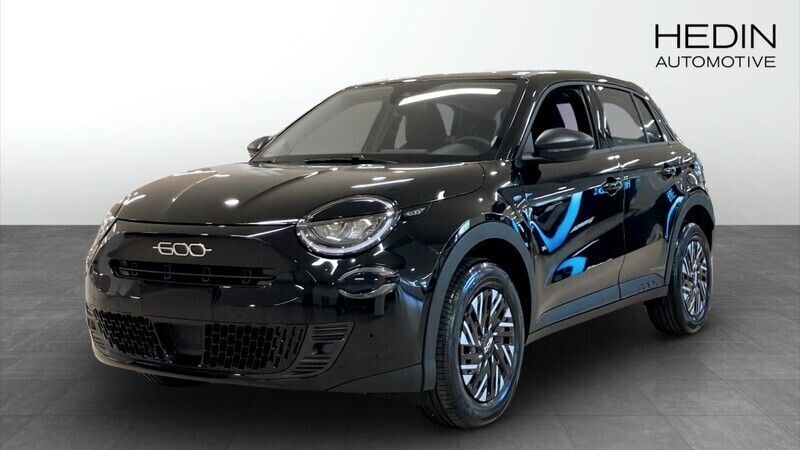 Svart (black) Ny 2025 Fiat 600 Lounge SUV | 305 800 kr (Marknadspris) - Bild 1/4