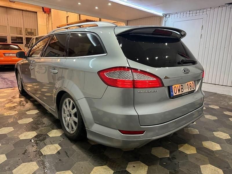 Begagnad Ford Mondeo Titanium 140 HK (102 kW) 2009 Grå Kombi