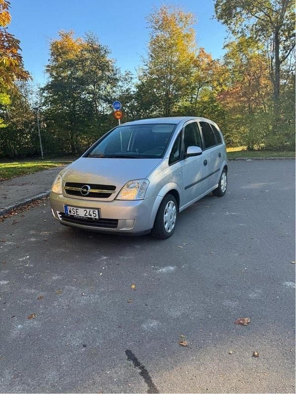 Grå Begagnad 2005 Opel Meriva Minibuss | 20 000 kr (Marknadspris) - Bild 1/3