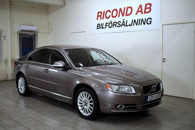 Grå Begagnad 2006 Volvo S80 Summum Sedan | 69 900 kr (Lite dyr) - Bild 1/4