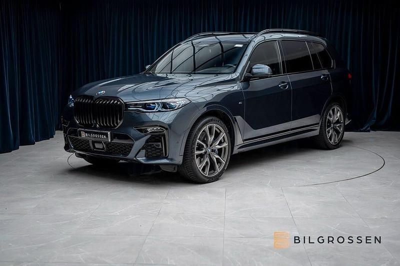 Grå Begagnad 2021 BMW X7 M Sport SUV | 839 900 kr (Marknadspris) - Bild 1/4