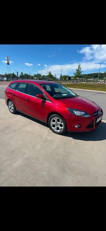 Röd Begagnad 2014 Ford Focus Titanium Kombi | 65 000 kr (Bra pris) - Bild 1/4