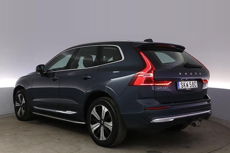 Begagnad Volvo XC60 Core 350 HK (257 kW) 2022 Blå SUV