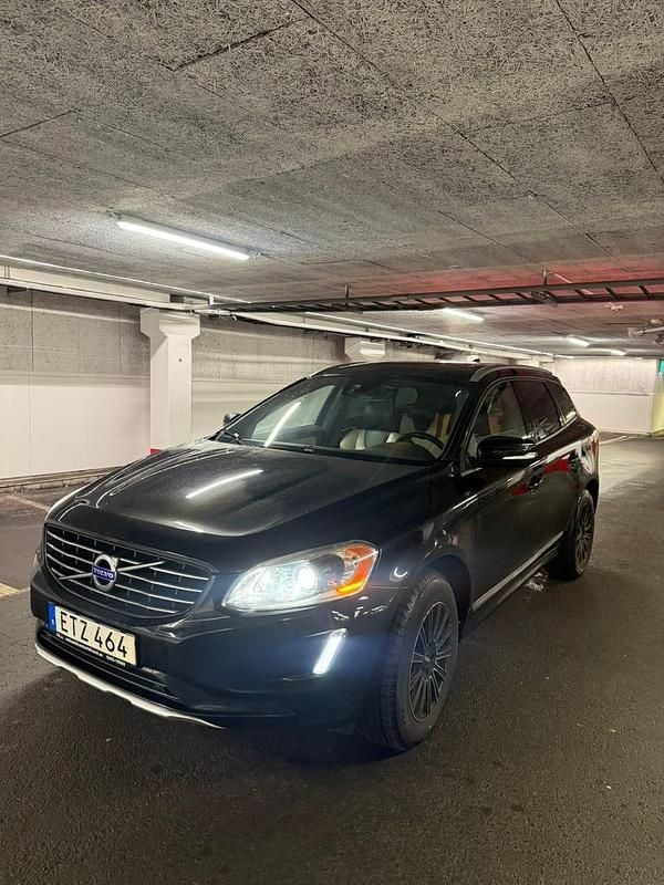 Begagnad 2015 Volvo XC60 SUV | 199 999 kr - Bild 1/4