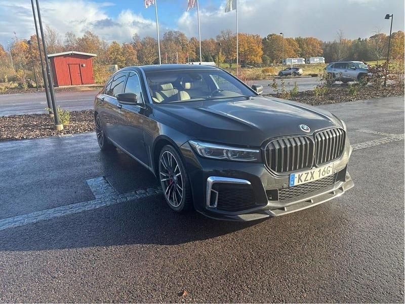 Begagnad 2010 BMW 750 Sedan | 250 000 kr - Bild 1/4