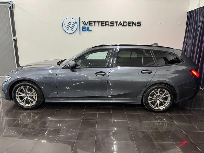 Begagnad BMW 330 Sport Line 292 HK (214 kW) 2021 Mineralgrå metallic Kombi