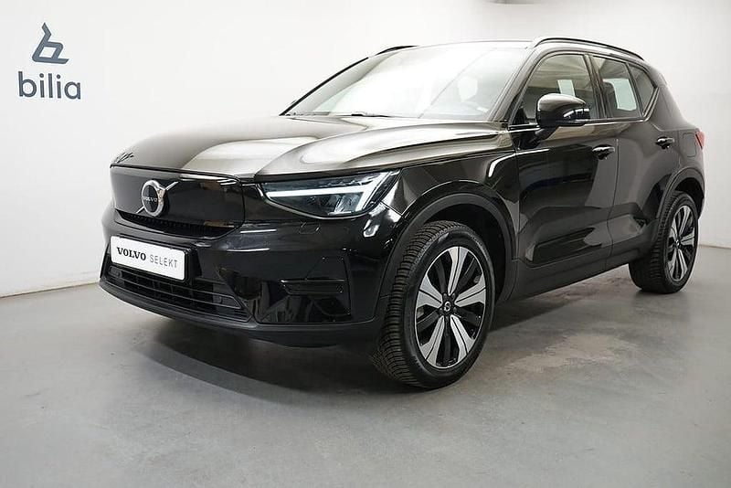 Svart Begagnad 2022 Volvo XC40 Core SUV | 339 900 kr - Bild 1/3