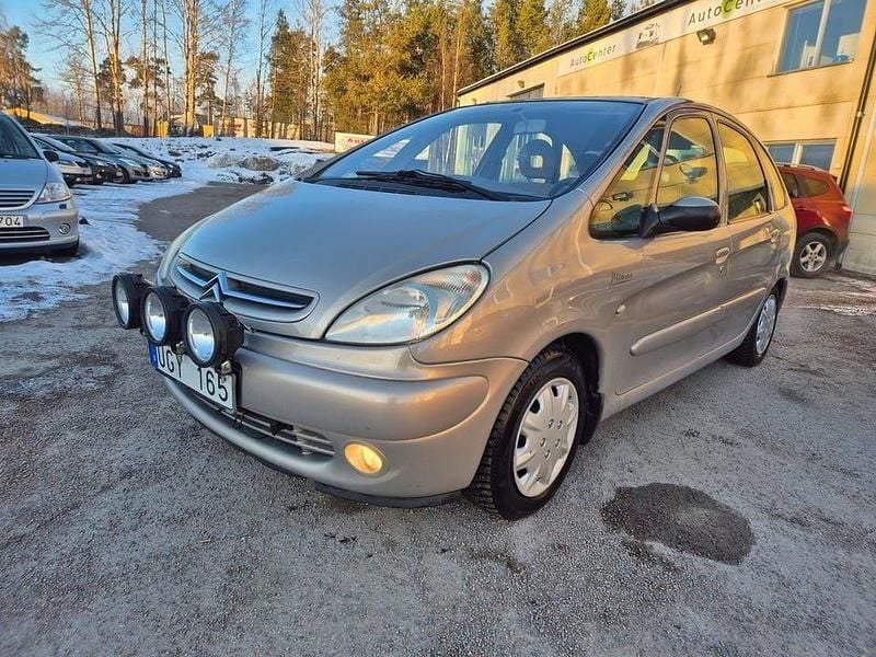 Begagnad Citroën Xsara Picasso 136 HK (100 kW) 2003 Brun Minibuss