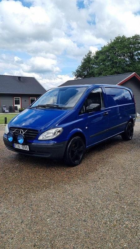 Blå Begagnad 2010 Mercedes Vito Minibuss | 57 000 kr (Marknadspris) - Bild 1/4