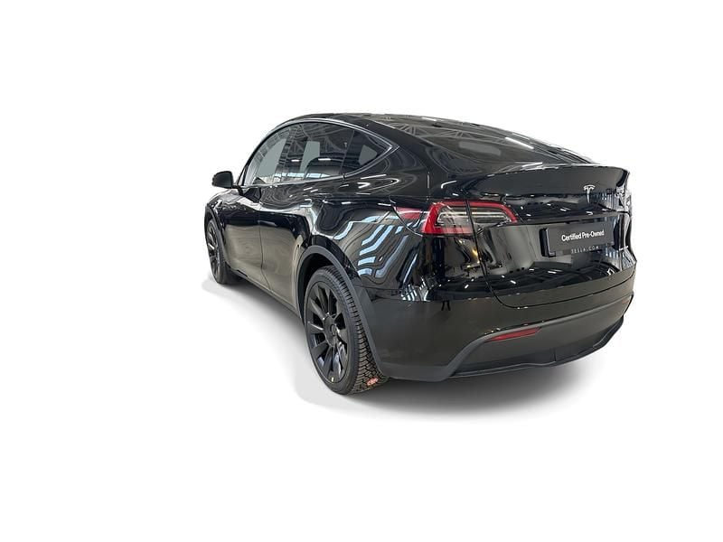 Begagnad Tesla Model Y Long Range AWD 378 kW (514 HK) 2023 Svart SUV