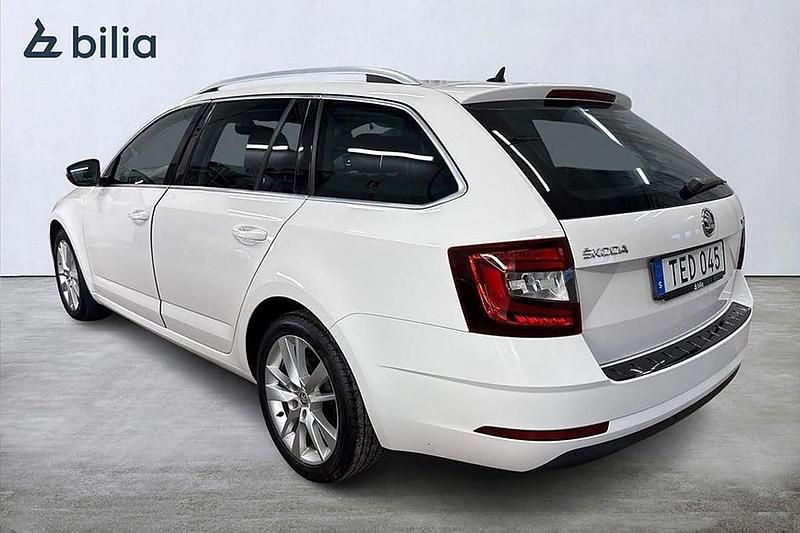 Begagnad Skoda Octavia Style 116 HK (85 kW) 2018 Vit Kombi