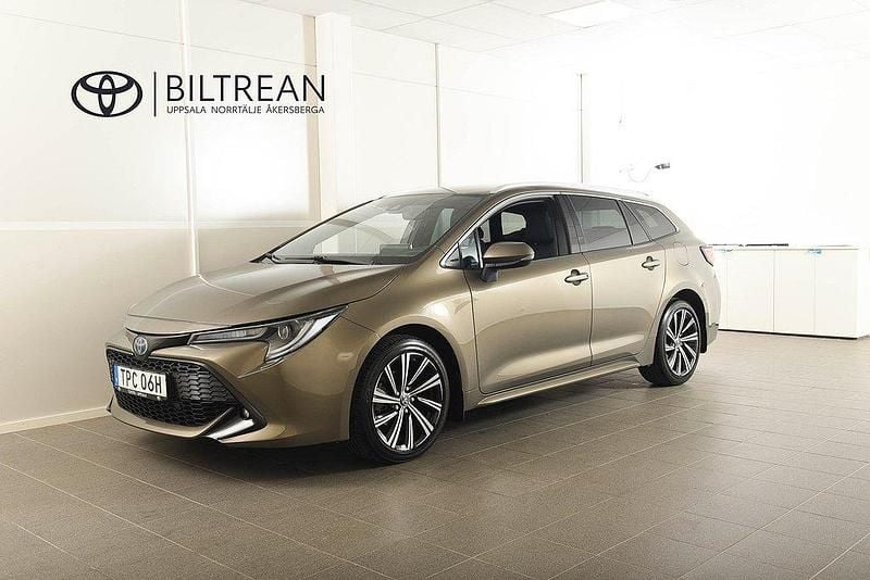Grön Begagnad 2022 Toyota Corolla Style Kombi | 264 900 kr (Marknadspris) - Bild 1/4