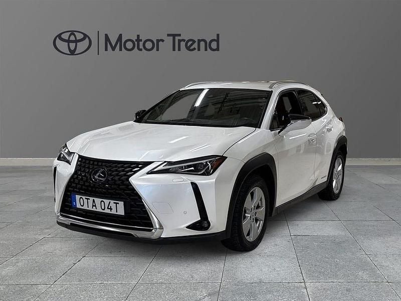 Vit Begagnad 2019 Lexus UX 250h E-FOUR SUV | 195 000 kr (Bra pris) - Bild 1/4