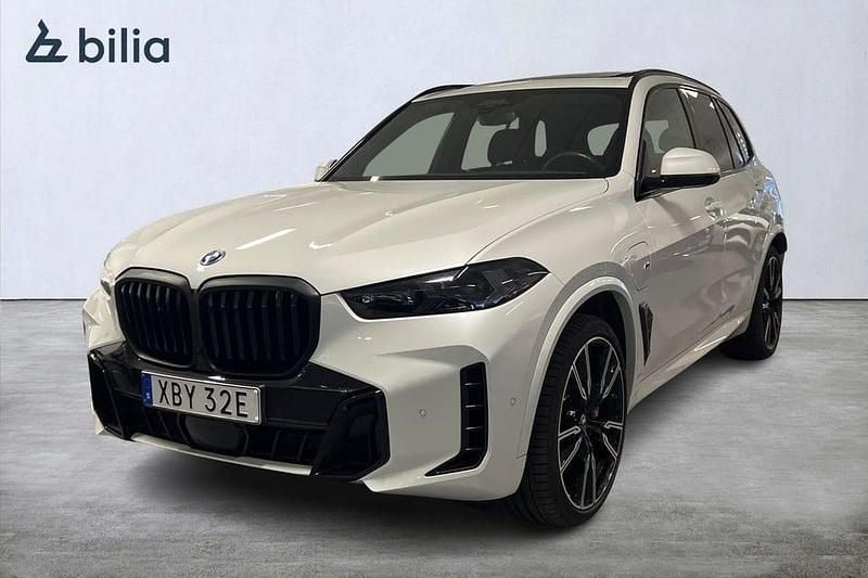 Begagnad BMW X5 M Sport 490 HK (360 kW) 2025 Mineral white metallic SUV