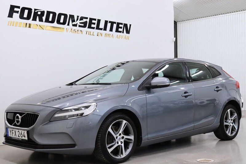 Grå Begagnad 2016 Volvo V40 Momentum Kombi | 119 900 kr (Marknadspris) - Bild 1/4