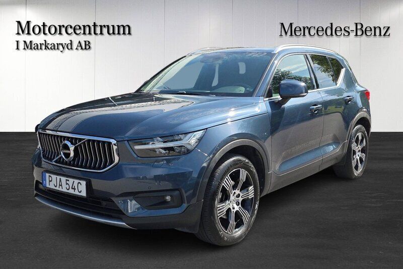 Mörkblå Begagnad 2019 Volvo XC40 Inscription SUV | 267 000 kr (Marknadspris) - Bild 1/2