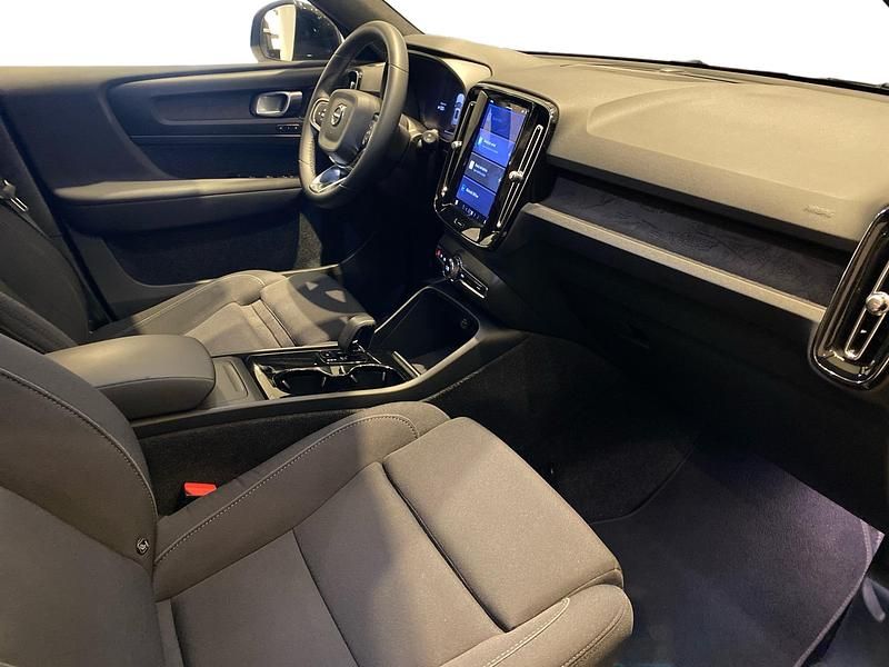 Begagnad Volvo XC40 Single Motor 175 kW (238 HK) 2023 Svart SUV