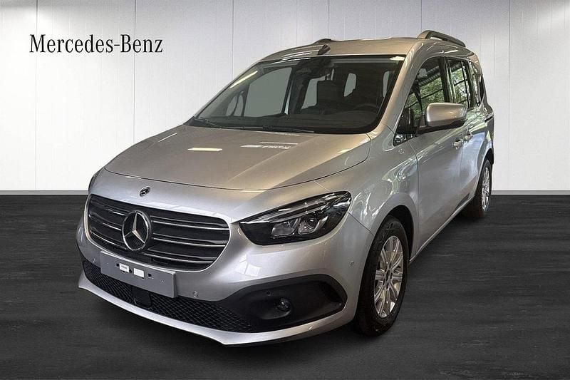 Silver Ny 2025 Mercedes T180 Progressive Minibuss | 381 120 kr - Bild 1/4